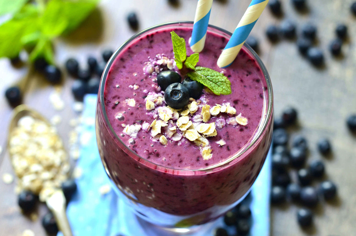 Blueberry oat banana breakfast smoothie